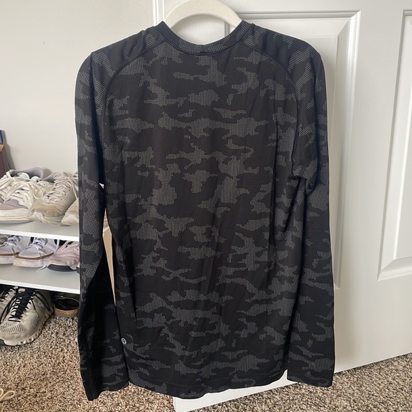 Lululemon long sleeve - Picture 2 of 4